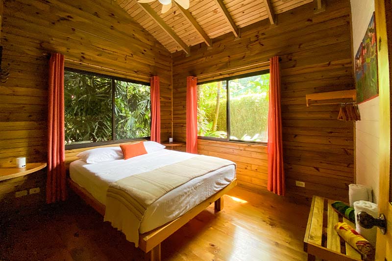 Queen bed Bungalow Gratitud