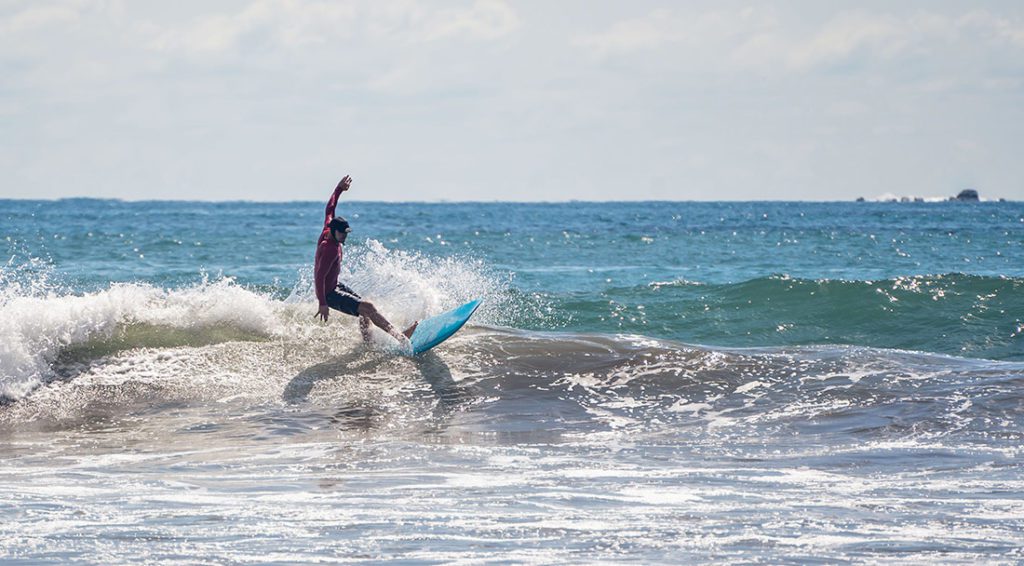 How to do a carving turn in surfing