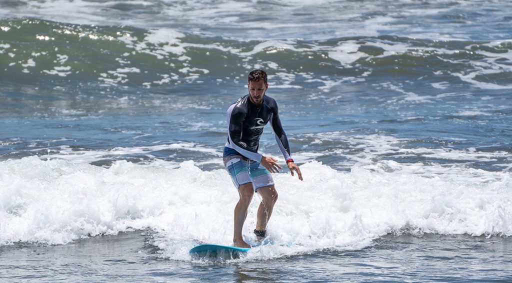 Learn to turn your surfboard